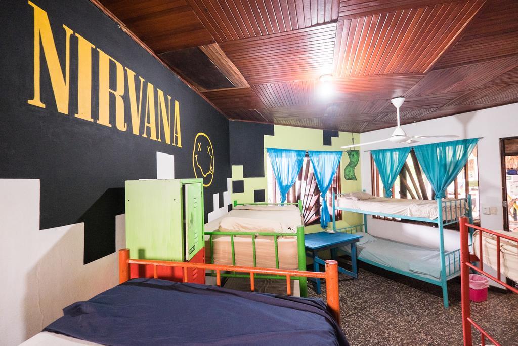 Pura Vida Hostel Тамариндо Екстериор снимка