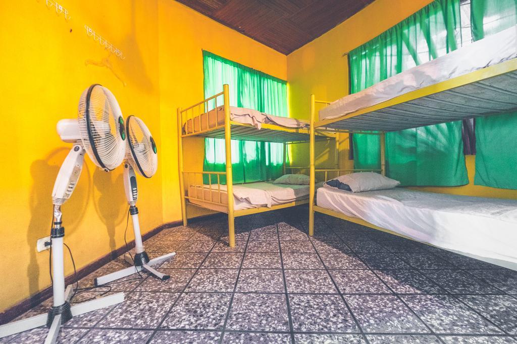 Pura Vida Hostel Тамариндо Екстериор снимка