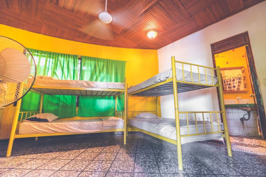 Pura Vida Hostel Тамариндо Екстериор снимка